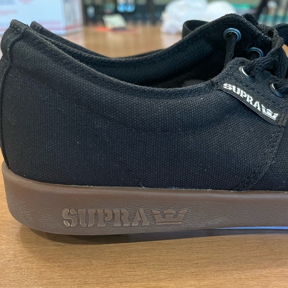 Barely worn canvas shoes by Supra (men’s size-9.5) - Picture 5 of 8